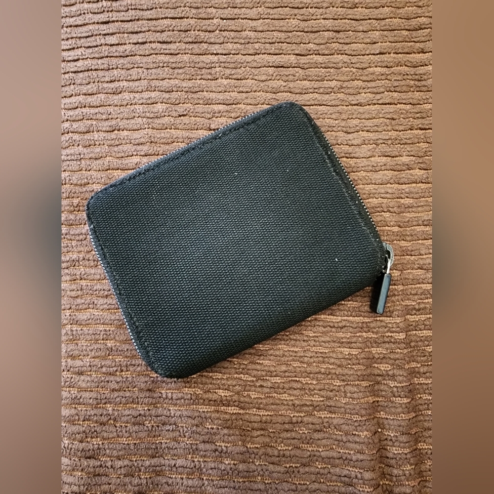 GUCCI G logo Compact Zippy Wallet - Picture 12 of 16